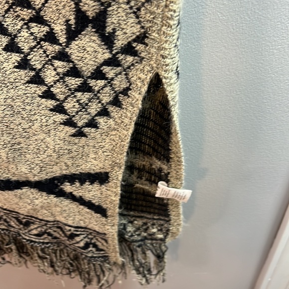 DREAMERS Oversized Knit Tribal Poncho M L - Picture 4 of 9
